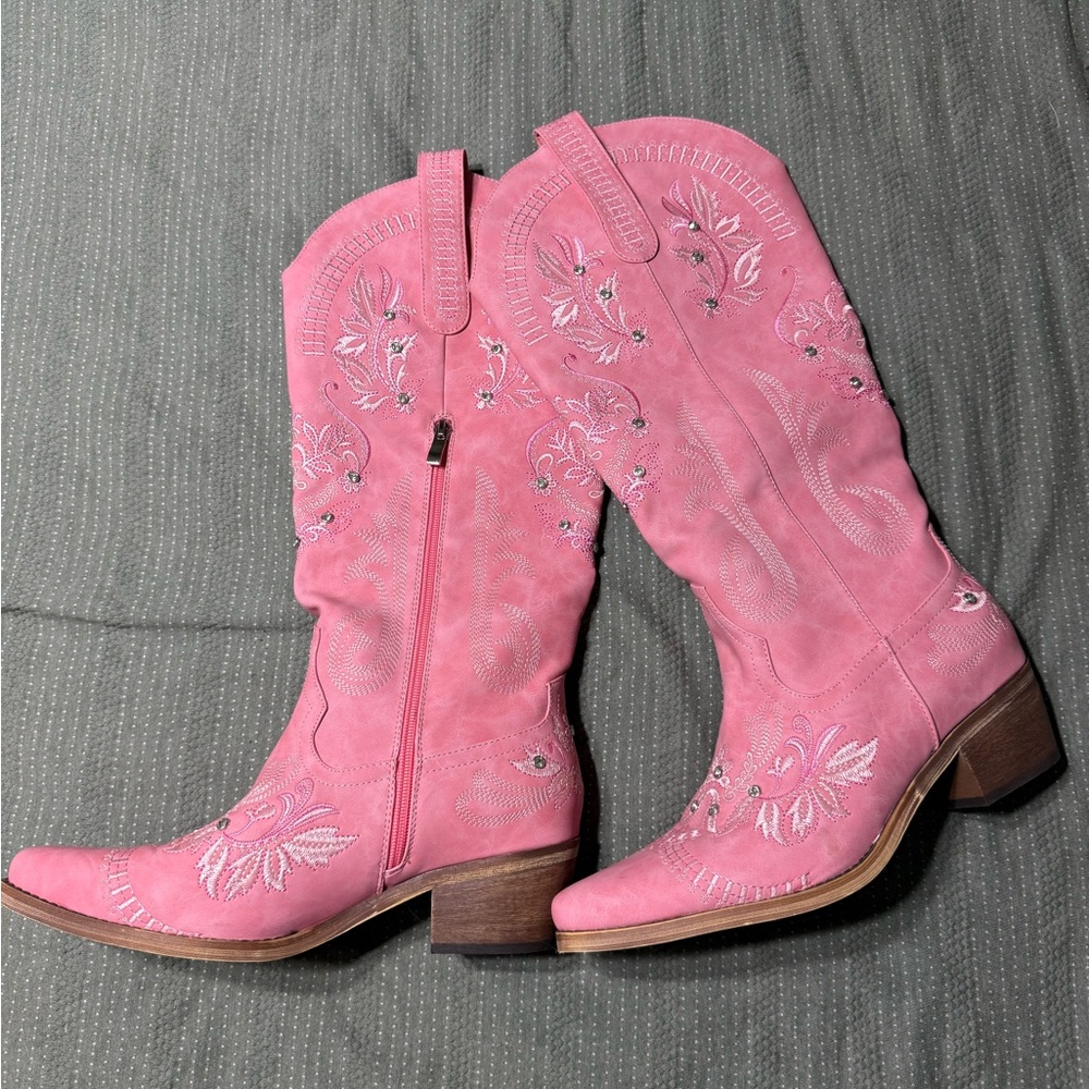 NWOT Wide Calf Pink Cowboy Boots